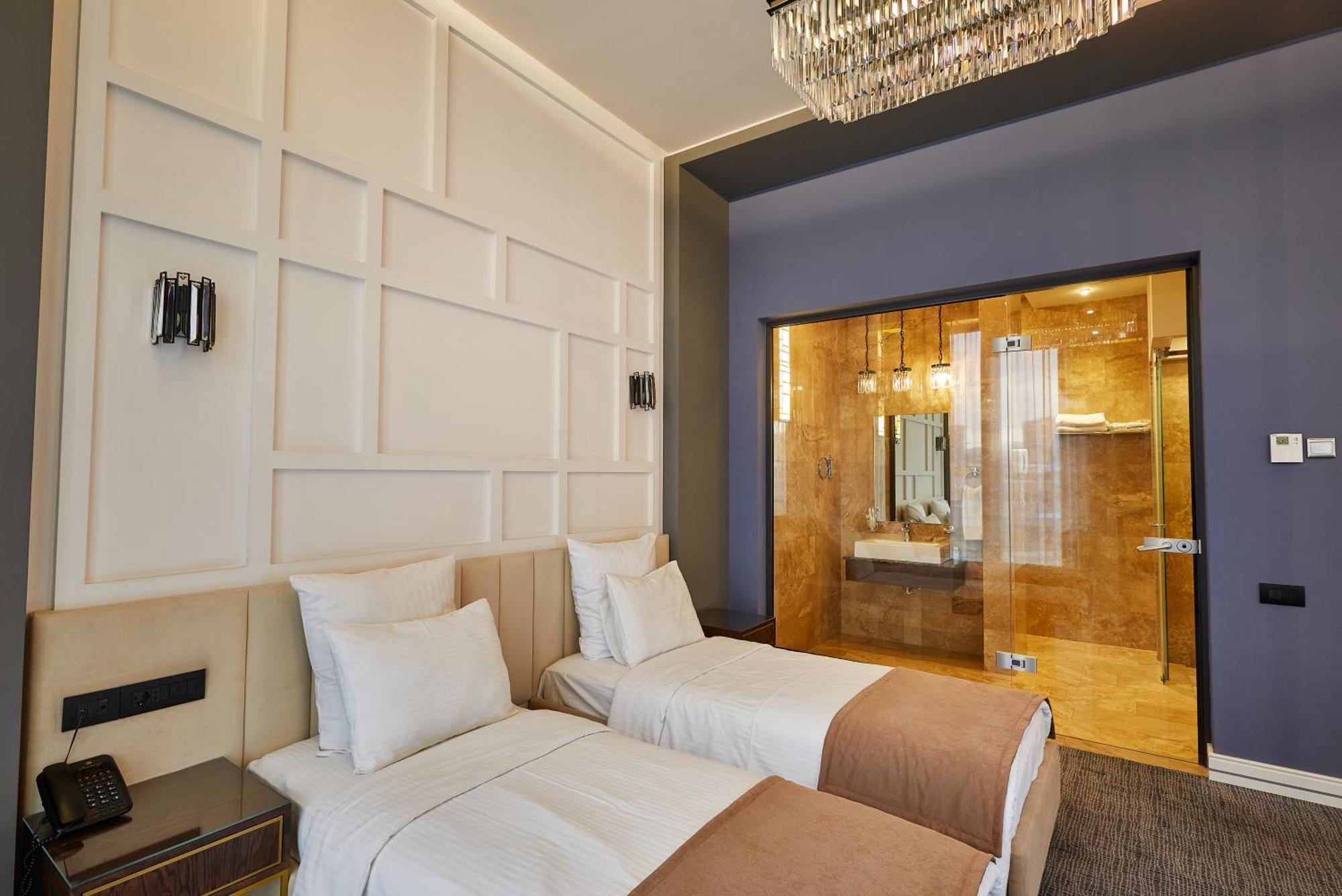 יירבאן Aghababyan'S Hotel חדר תמונה A room at the hotel