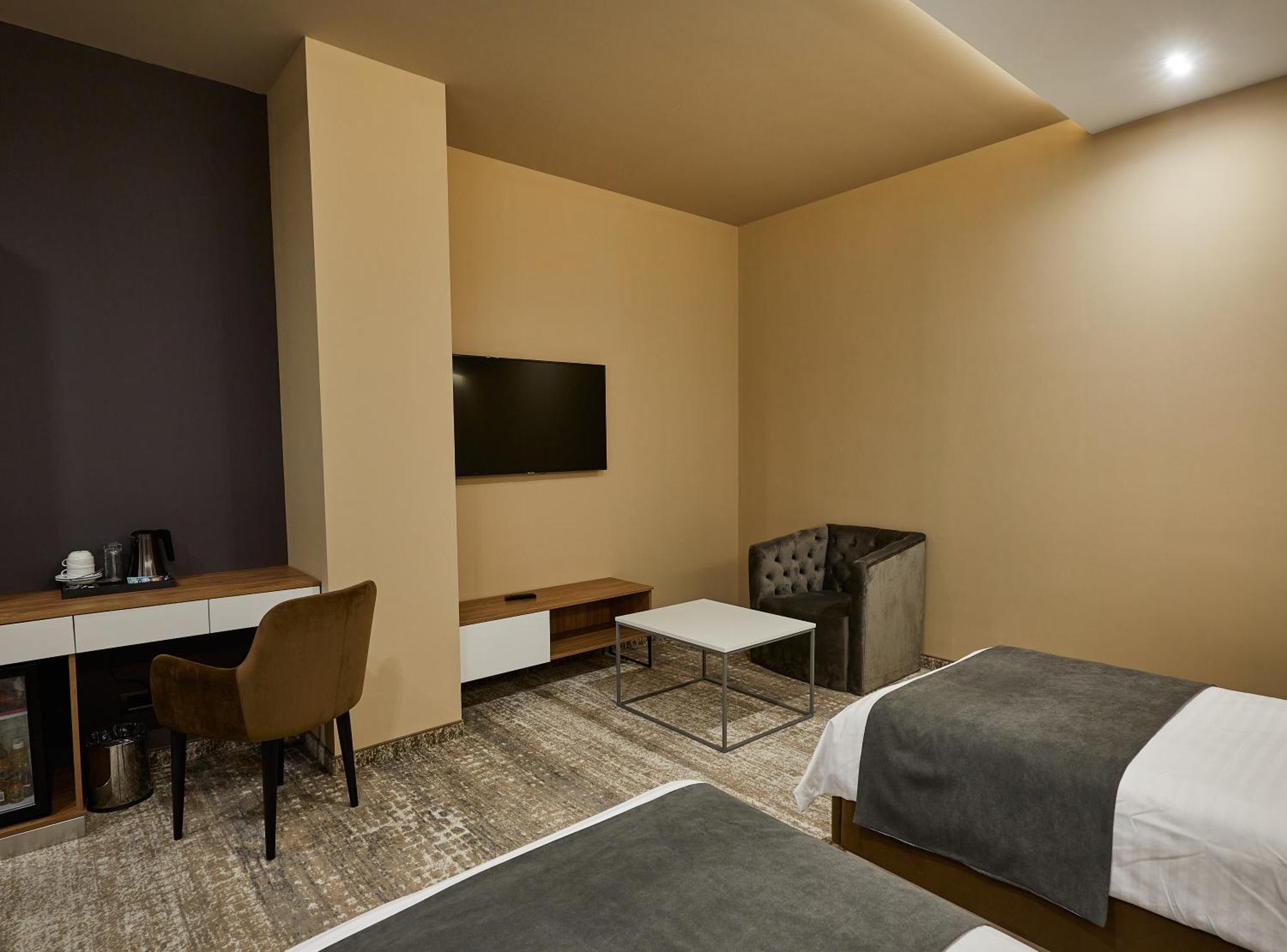 יירבאן Aghababyan'S Hotel חדר תמונה A room at the hotel