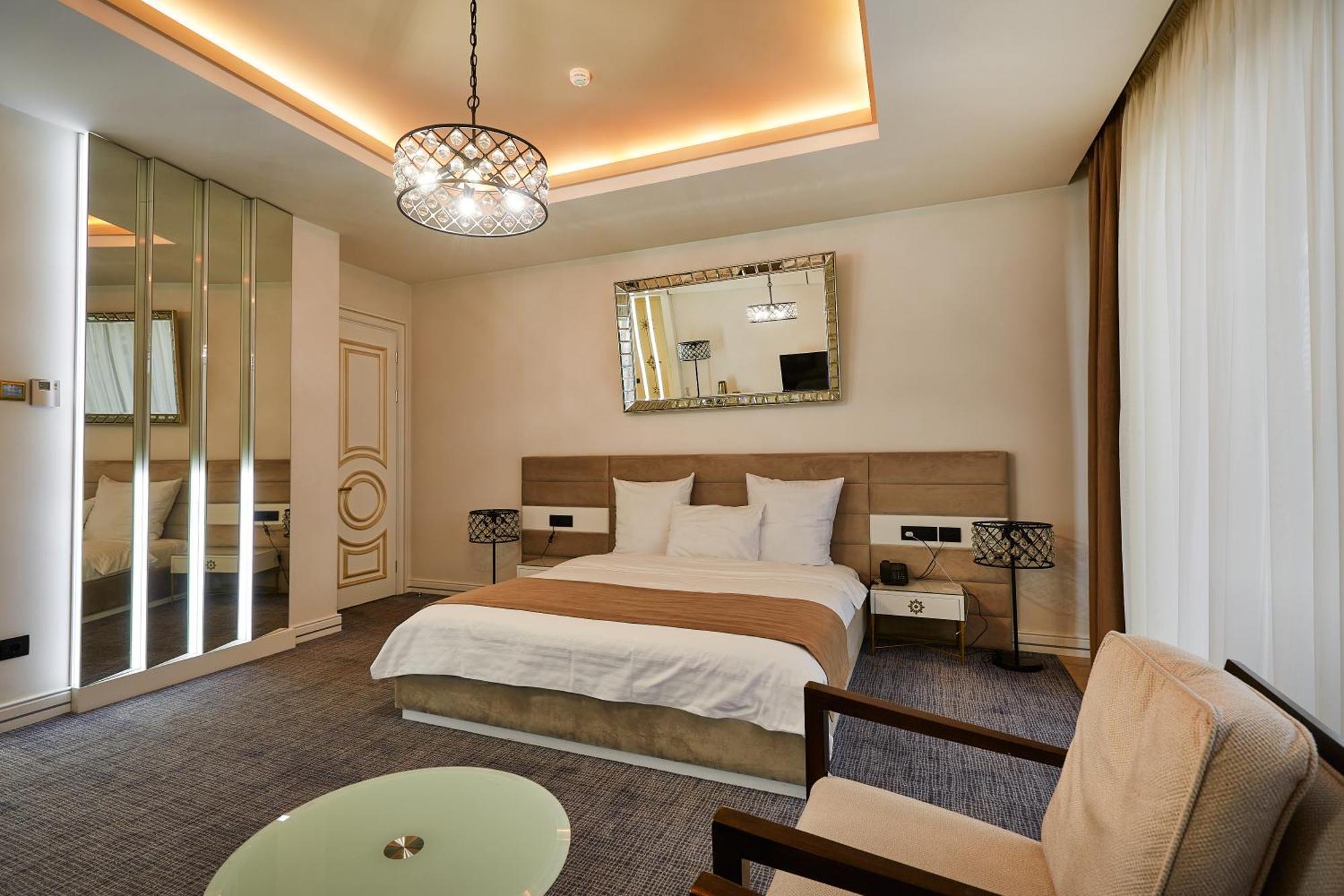 יירבאן Aghababyan'S Hotel חדר תמונה Suite