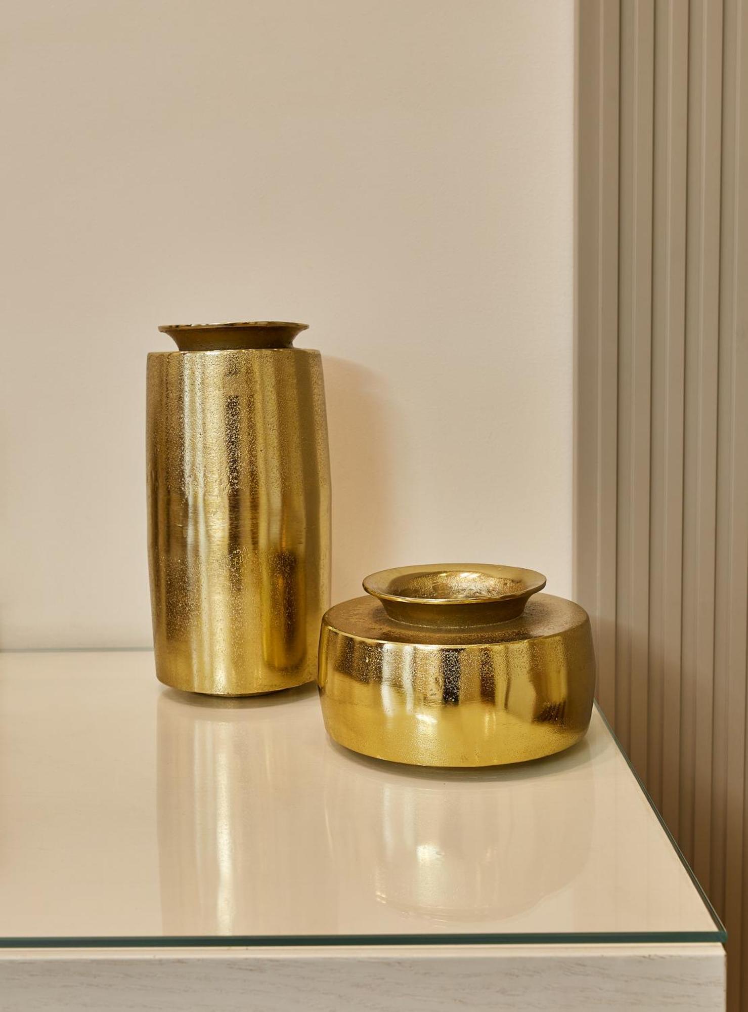 יירבאן Aghababyan'S Hotel חדר תמונה Gold ceramic vases