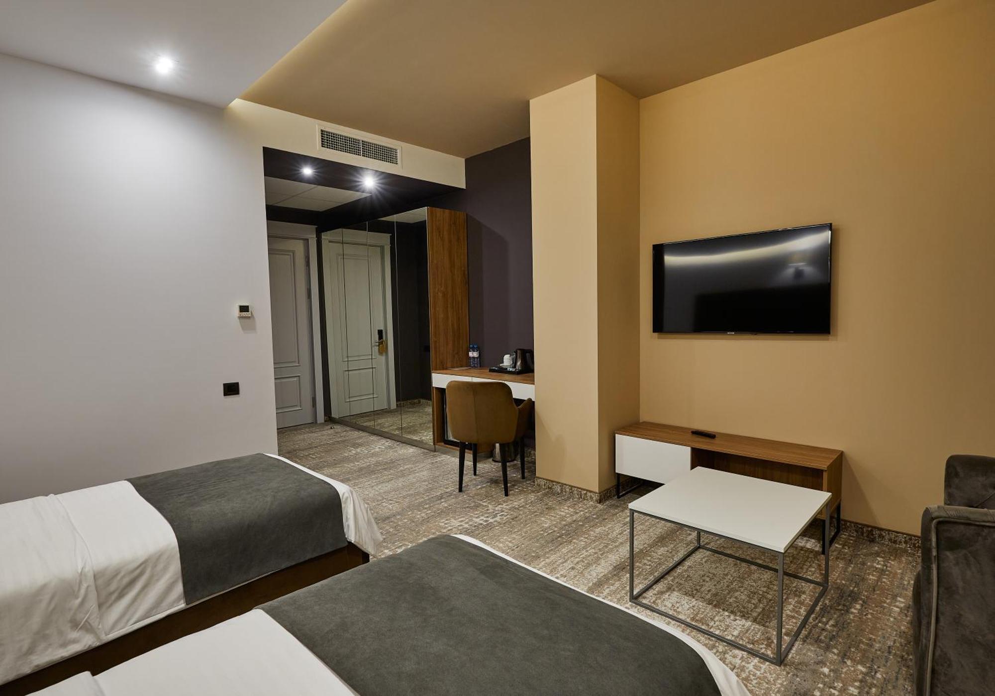 יירבאן Aghababyan'S Hotel חדר תמונה A room at the hotel