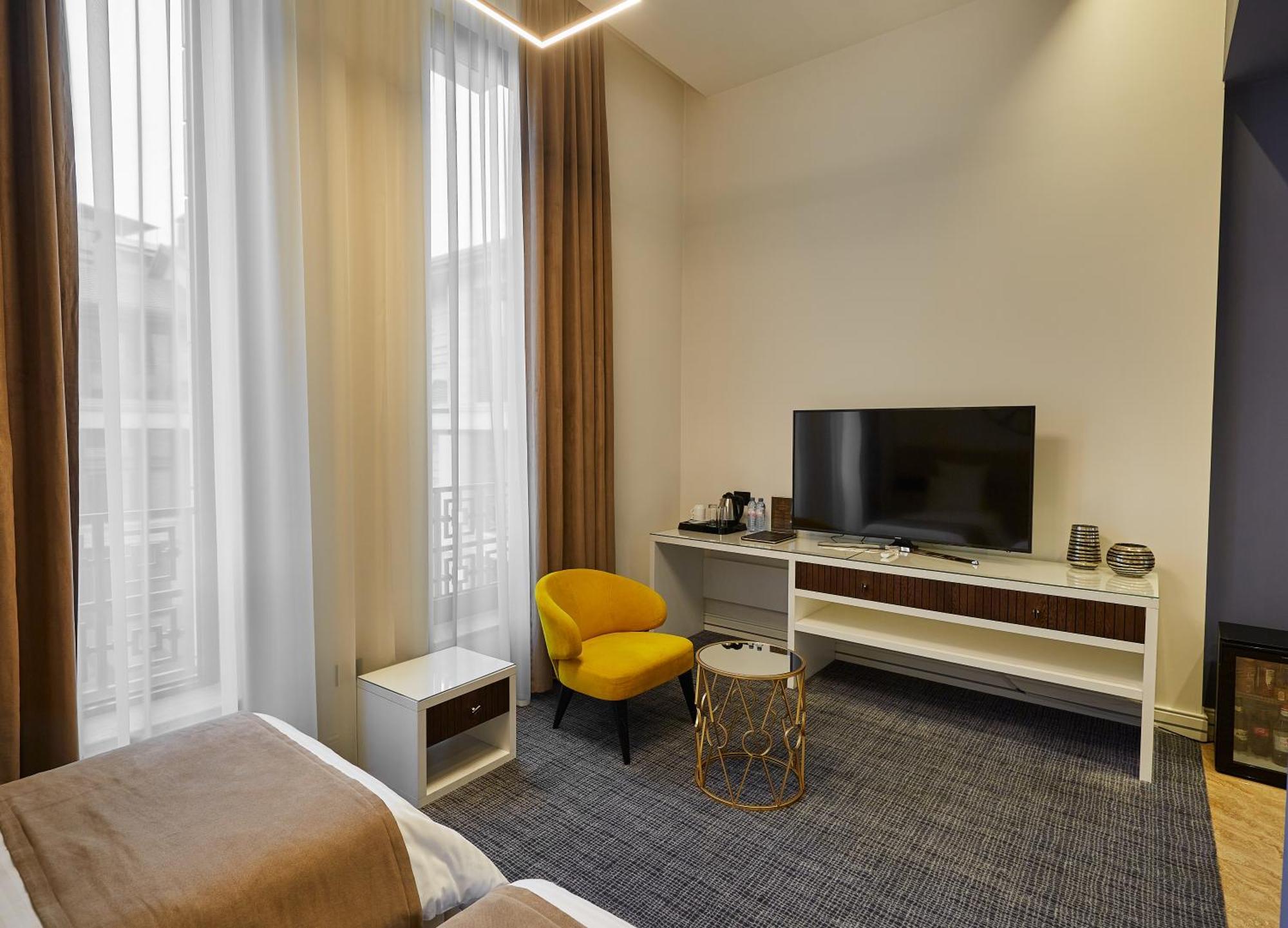 יירבאן Aghababyan'S Hotel חדר תמונה A room at the hotel