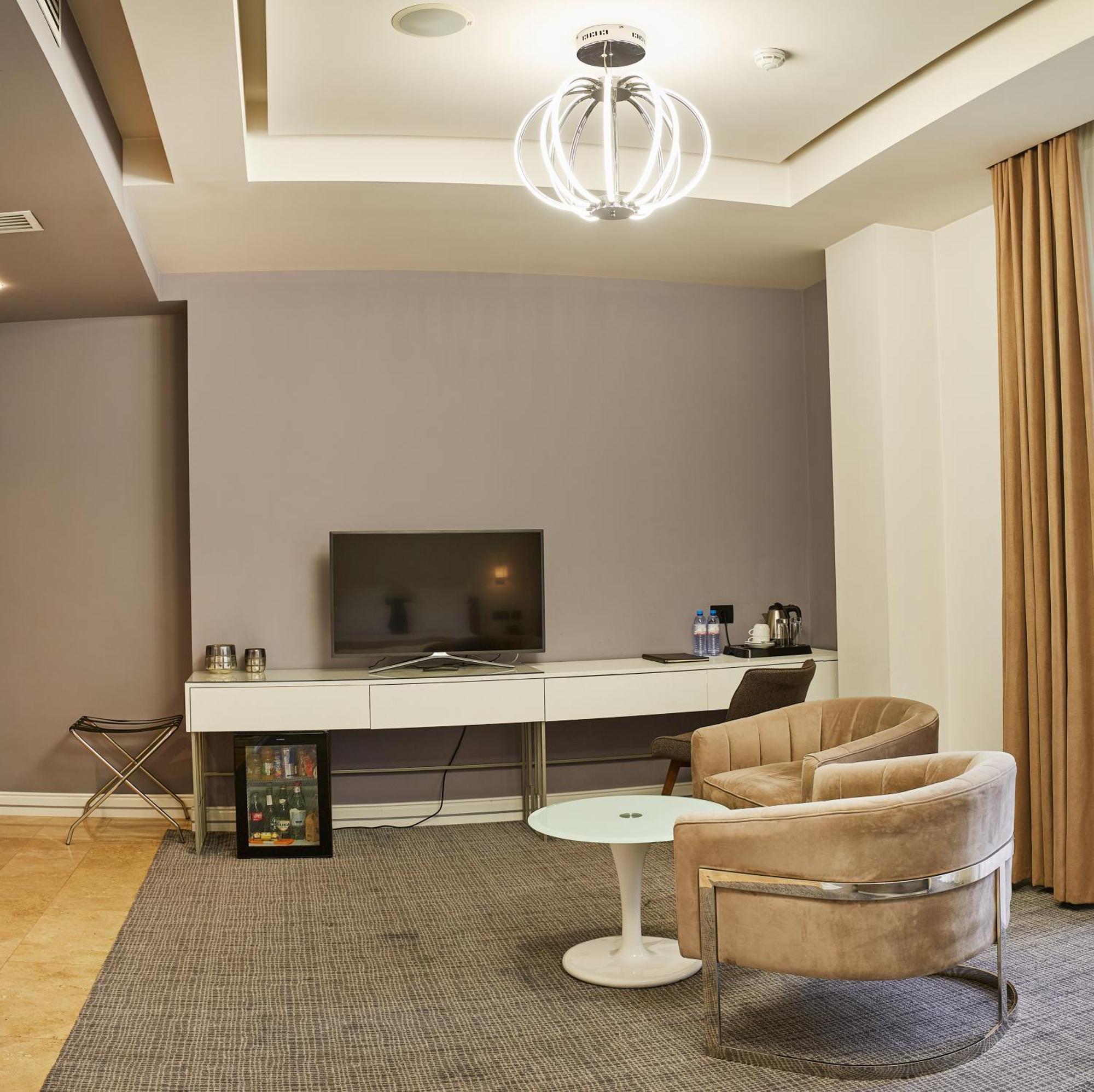 יירבאן Aghababyan'S Hotel חדר תמונה A room at the hotel
