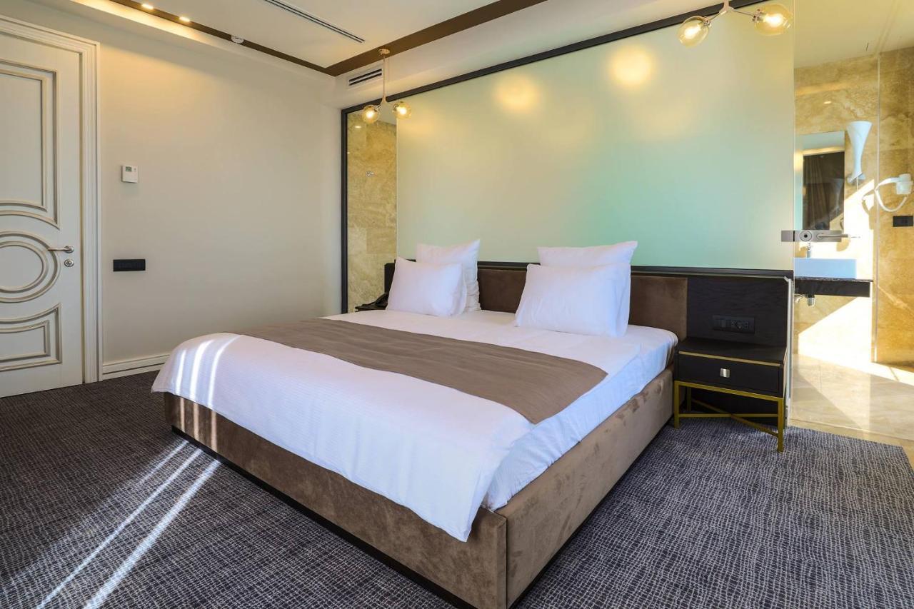 יירבאן Aghababyan'S Hotel מראה חיצוני תמונה A bedroom in the hotel